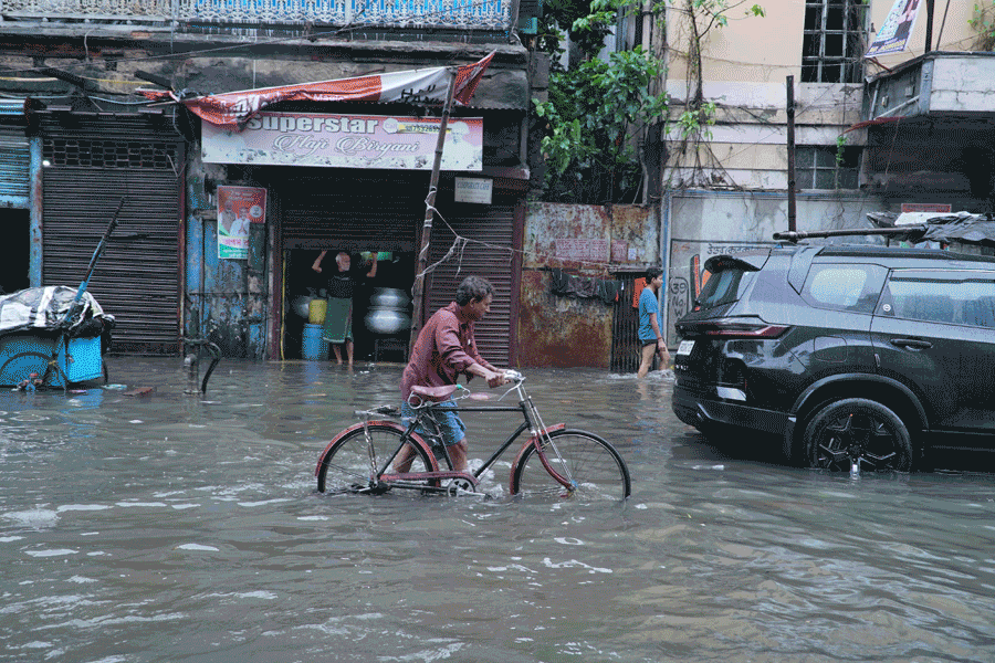 Cycloe Remal: Waterlogging witnessed in many parts of Kolkata