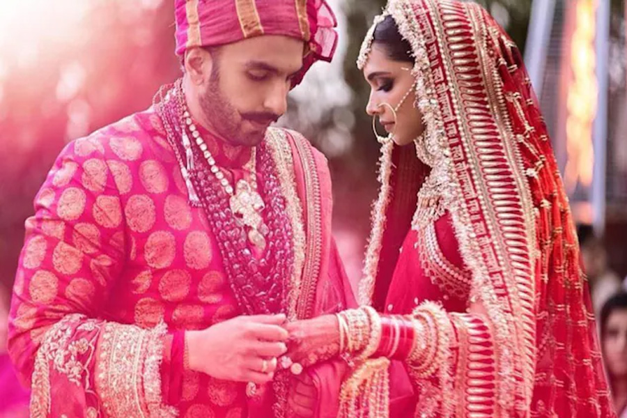 After Ranveer Singh, Deepika Padukone REMOVED Their Wedding Pics Too