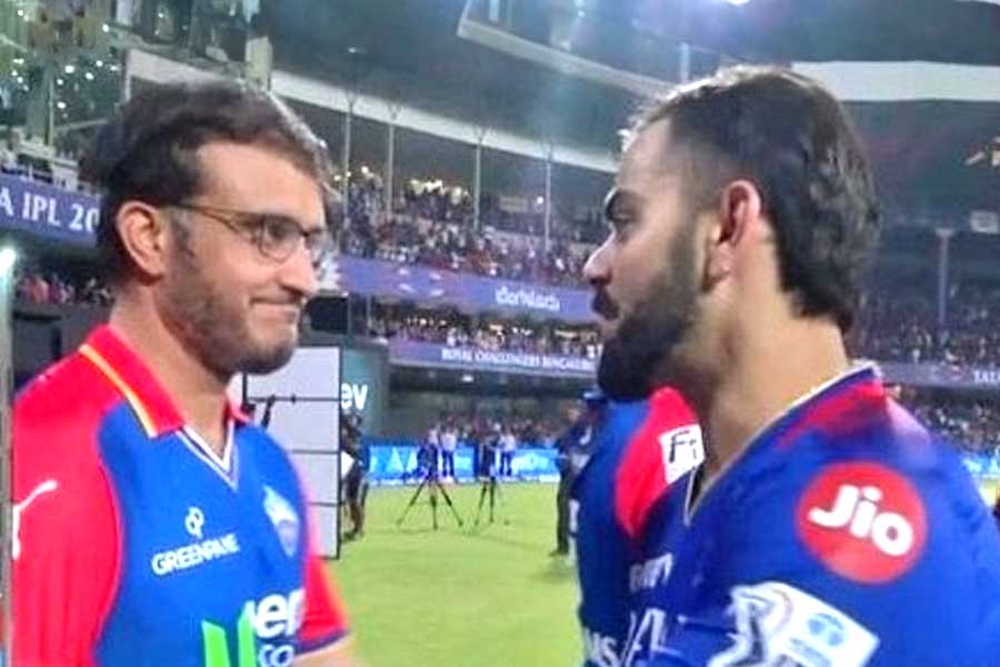 Sourav Ganguly and Virat kohli shakes hand with each other after the match