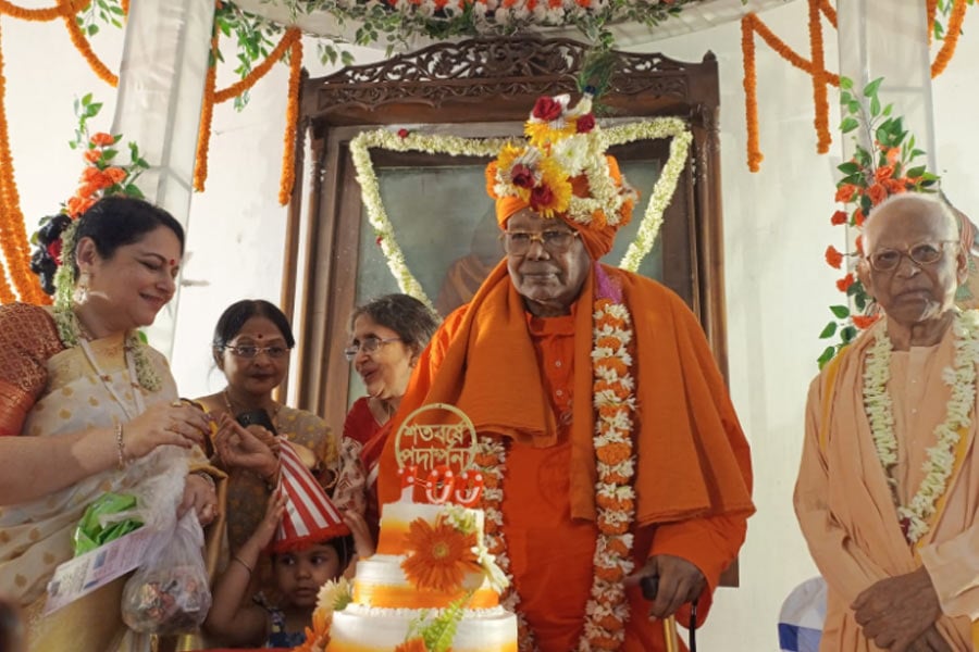 Swami Purnatmanandaji Maharaj's centennial celebration radiates spiritual splendour
