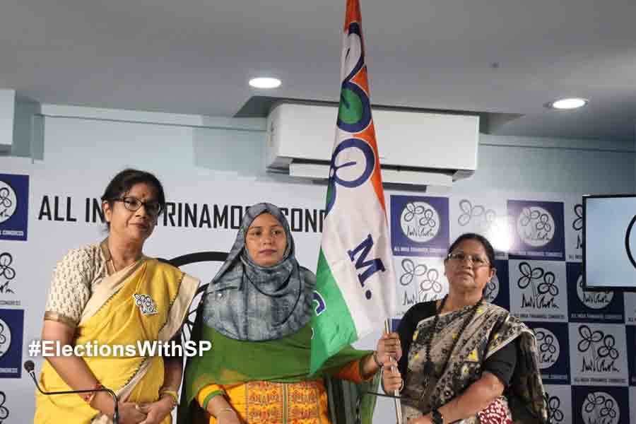সন্দেশখালি অস্বস্তির মাঝে ভাঙন, তৃণমূলে যোগ বসিরহাটের বিজেপি নেত্রীর