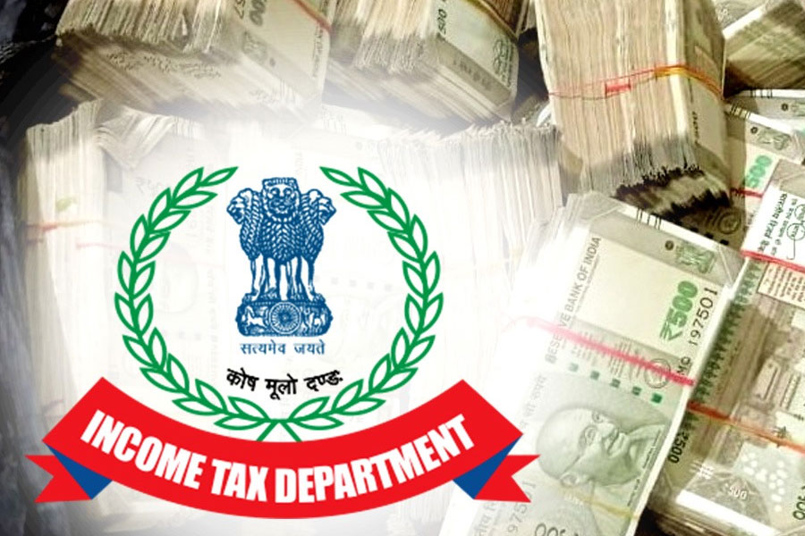 Income Tax Raid 12 places in Kolkata, seized 1 crore