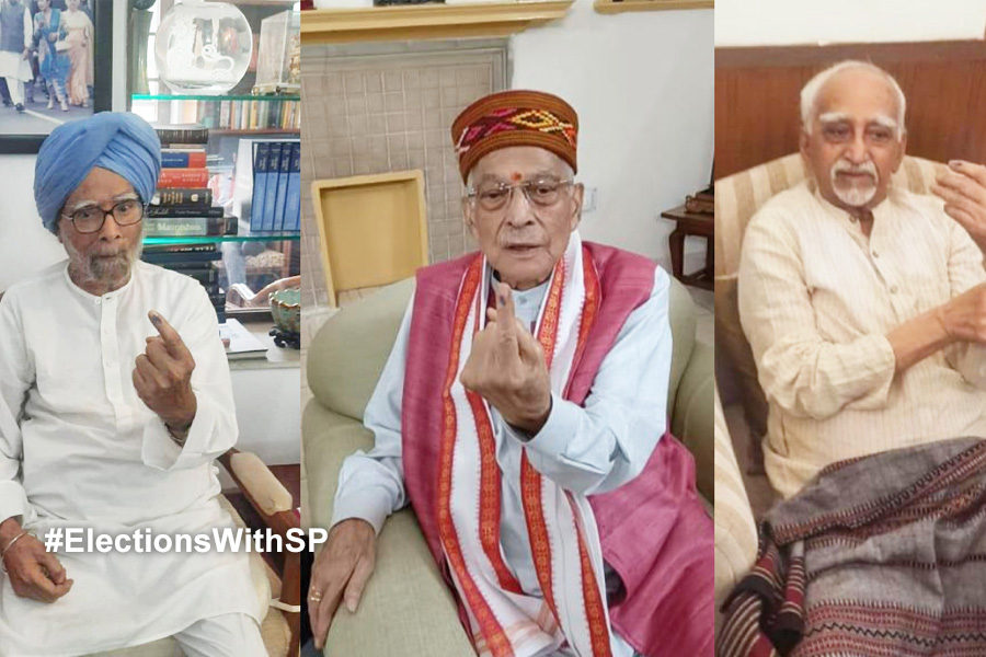 Hamid Ansari, Manmohan Singh and Murli Manohar Joshi voting in lok sabha poll 2024