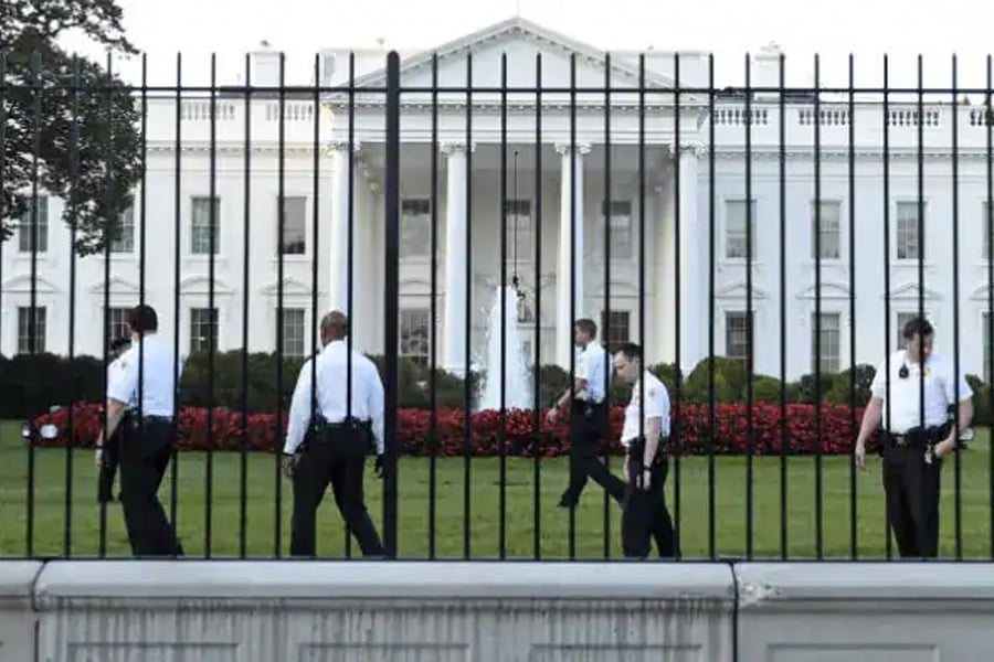 Driver Dies After Ramming Car Into White House Gate