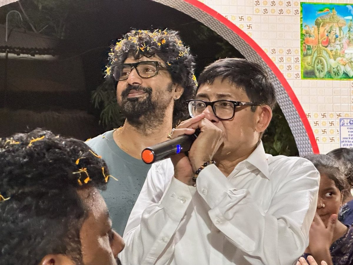 কাঞ্চনকে পাশে নিয়ে ভোট প্রচারে দেব, তুললেন সেলফিও, কল্যাণকে বার্তা?