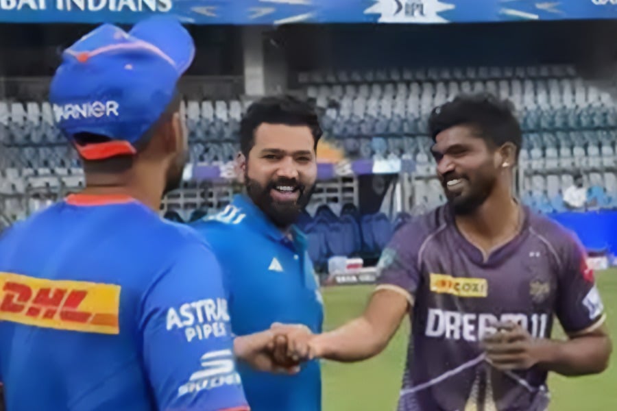 Rohit Sharma greets KKR at Wankhede and the video goes viral