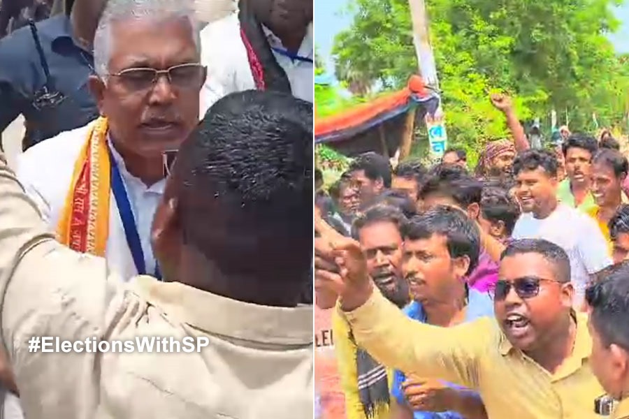 মন্তেশ্বরে তৃণমূল কর্মীদের সঙ্গে ‘হাতাহাতি’ দিলীপের, পরিস্থিতি আয়ত্তে আনতে লাঠিচার্জ, ঝরল রক্ত