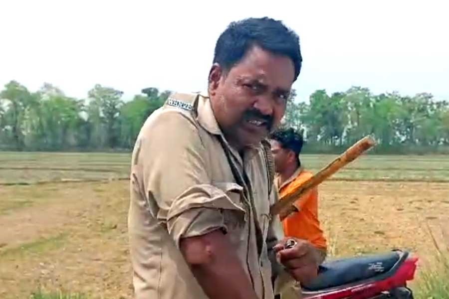 পারিবারিক অশান্তি থামাতে গিয়ে বীরভূমে প্রহৃত পুলিশ, বেধড়ক মার খেয়ে হাসপাতালে ৭