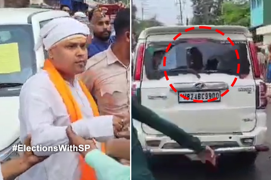 বারাকপুরে দফায় দফায় উত্তেজনা, কৌস্তভ বাগচির গাড়ি ভাঙচুর