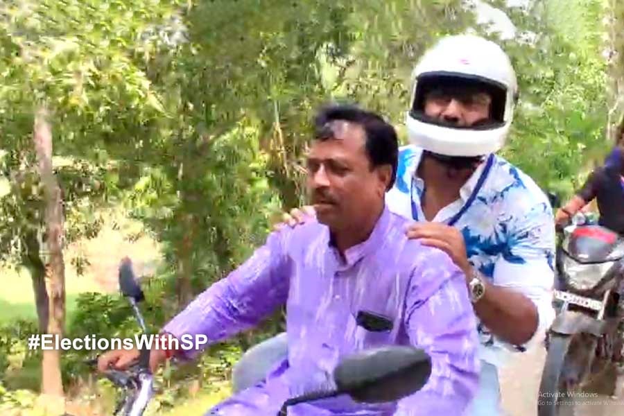 বাইকে ‘ভোটপ্রহরী’ দেব, গ্রামে গ্রামে নজরদারি ঘাটালের তৃণমূল প্রার্থীর