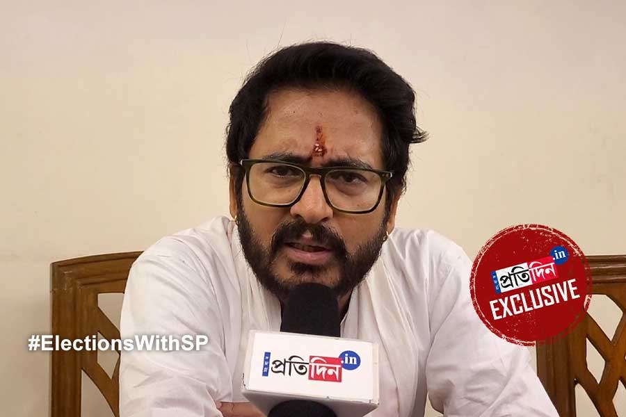 ‘লুঙ্গি সোজা করে পরাব,’ কেশপুরে গিয়ে বিক্ষোভের মুখে ভোট-হুমকি হিরণের!