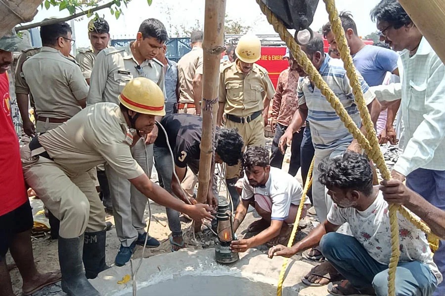 কুয়ো মেরামতির কাজে নেমে অক্সিজেনের অভাবে মৃত ২ যুবক, রানিগঞ্জে চাঞ্চল্য