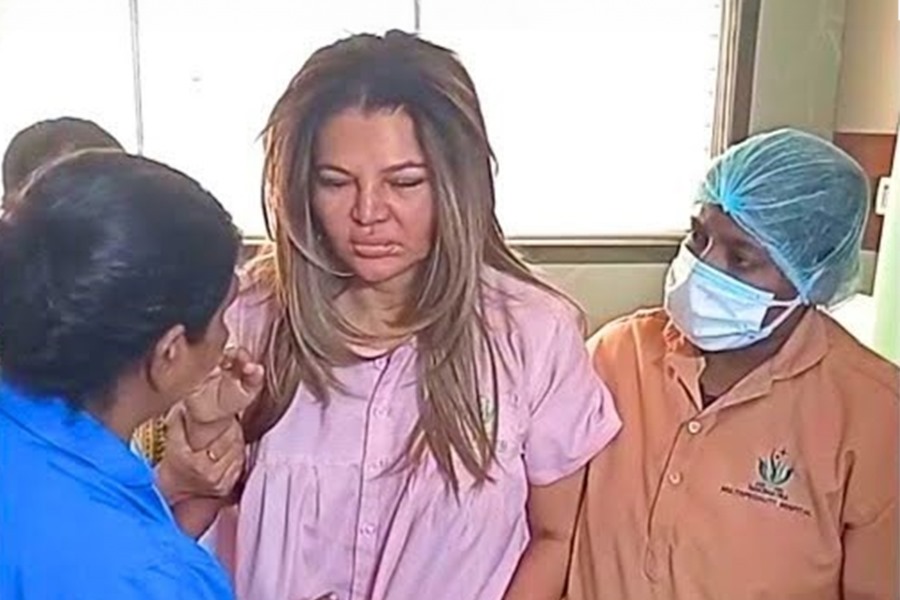 রাখি সাওয়ান্তের HIV? খবর পেয়ে হাসপাতালেই ভেঙে পড়লেন অভিনেত্রী