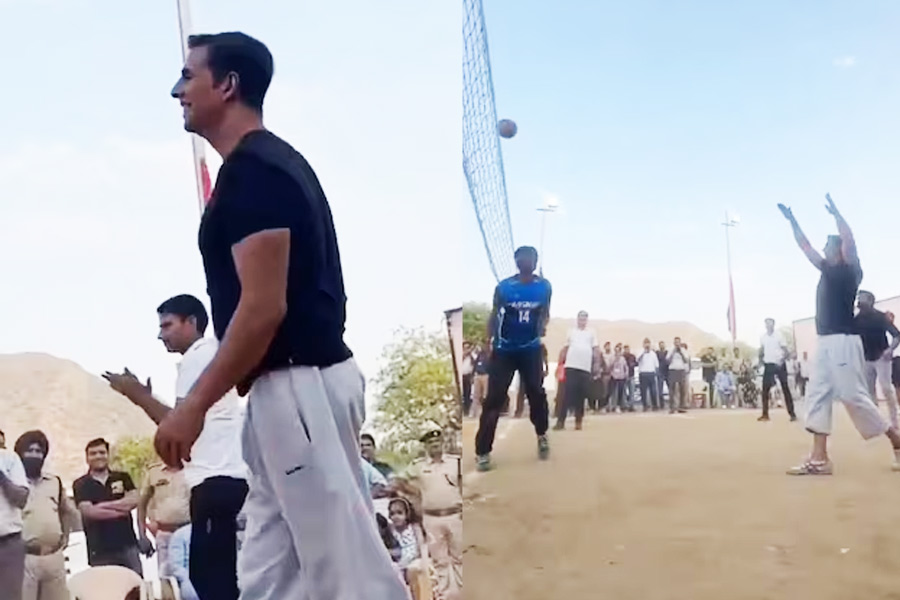 Akshay Kumar Plays Volleyball With Railway Players Amid Jolly LLB 3 Shoot