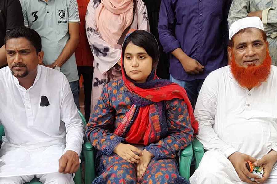 বাংলাদেশের সাংসদ খুন: ‘বাবাকে শেষবার ছুঁয়ে দেখতে চাই’, কাতর আর্জি পিতৃহারা কন্যার