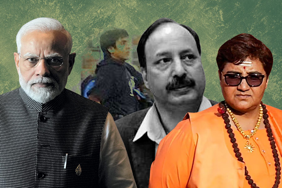 মুম্বই হামলার ‘শহিদ’ কারকারেকে অপমান করেছেন সাধ্বী প্রজ্ঞা, মোদিকে মনে করাল কংগ্রেস