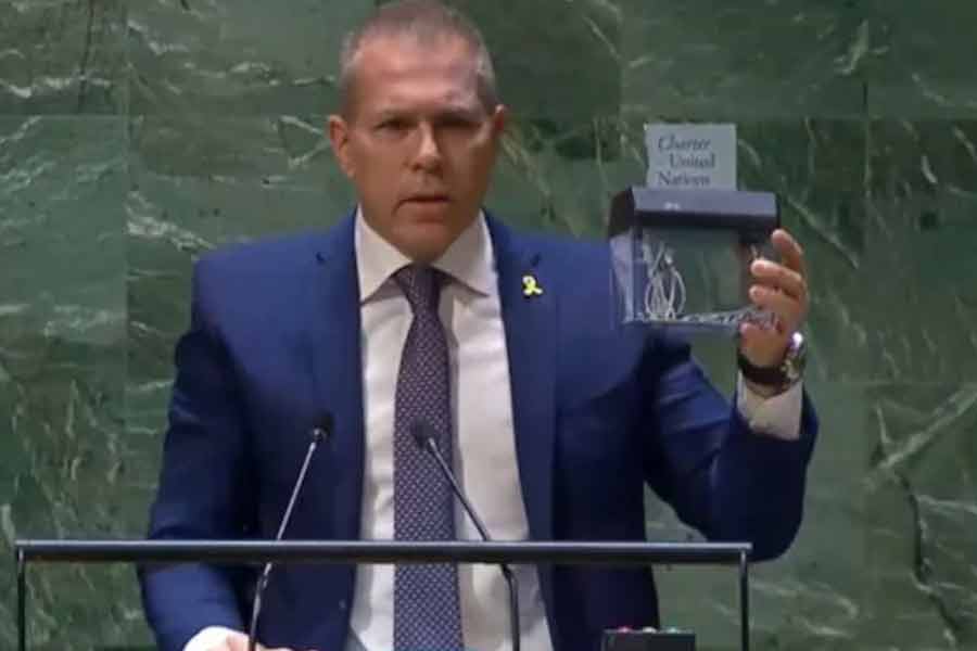 Angry Israel Envoy Shreds UN Charter After Palestine Membership Vote