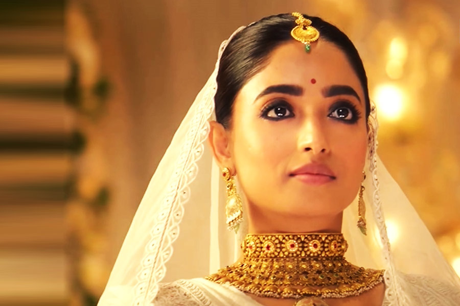 Isha Saha's bridal look in Bohurupi's new collection Saptapadi