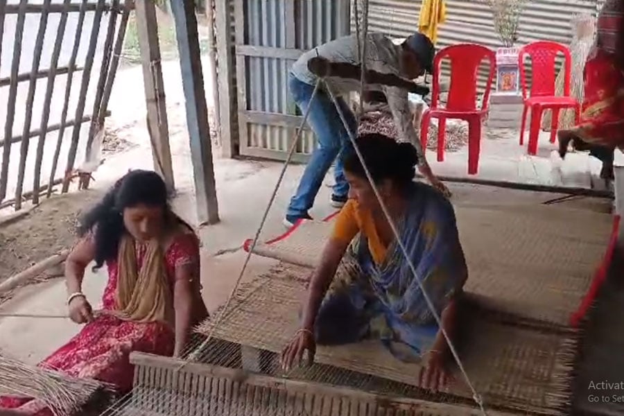 Women and female students in Balurghat involved in mat making