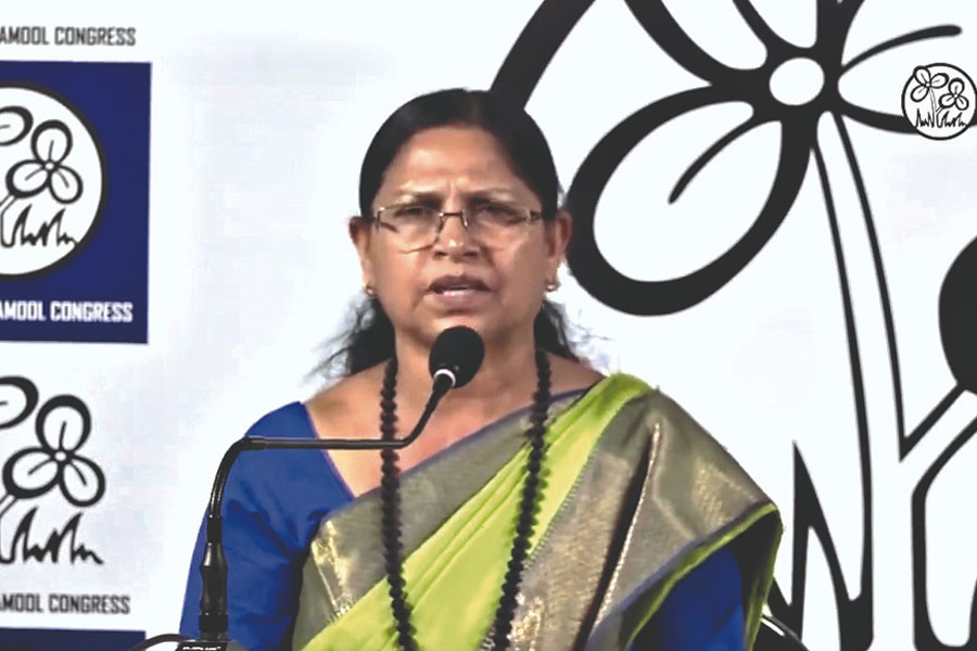প্রভাব খাটিয়ে মেয়েকে বিশ্ববিদ্যালয়ে চাকরি দিয়েছেন মমতাবালা! তোপ বিজেপির, পালটা তৃণমূলের