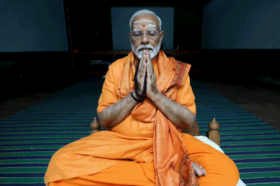 PM Modi meditates at Kanyakumari Vivekananda Rock