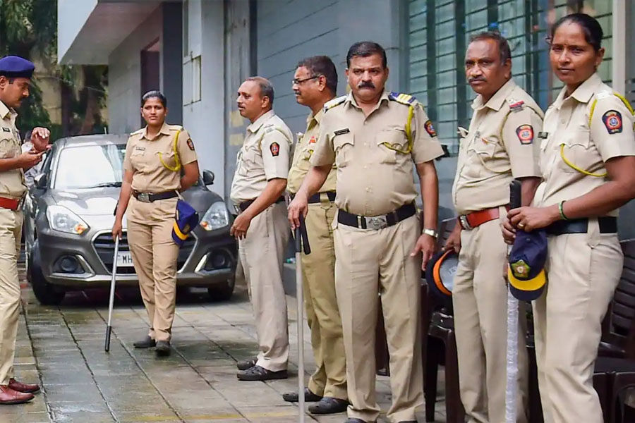 মদ খেয়ে রাস্তায় তাণ্ডব মহিলাদের, পুলিশকে কামড়! ভাইরাল ভিডিও ঘিরে শোরগোল