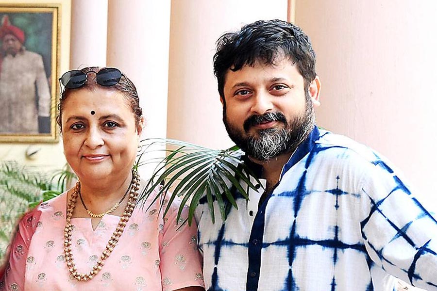 শিবপ্রসাদের জন্মদিনে ইলিশ-তোপসের বাহারি পদ, ‘বস নন্দিতাদি’ চাইছেন, ‘ভাইয়ের মাথা ঠান্ডা হোক’