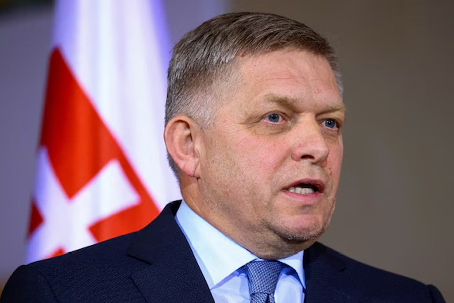 Slovakia PM shot while meeting supporters