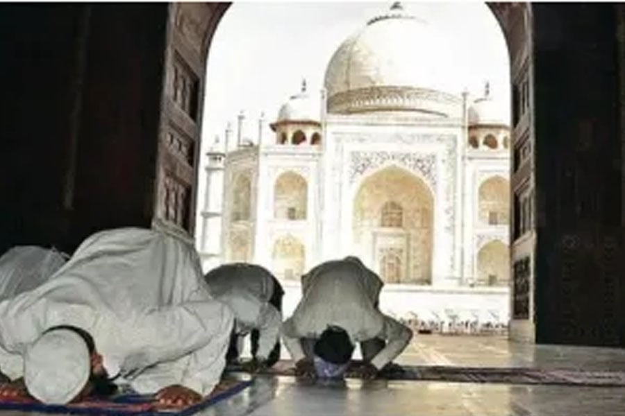 Woman body Found Inside Mosque Premises Near Taj Mahal In Agra