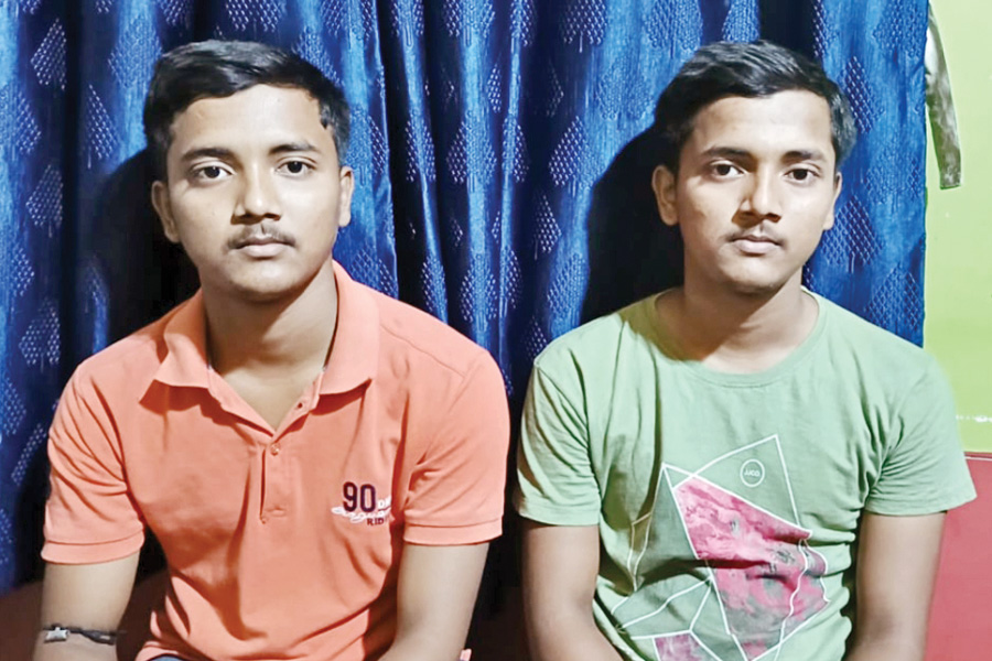 Twin brothers of Suri gets same result in Madhyamik
