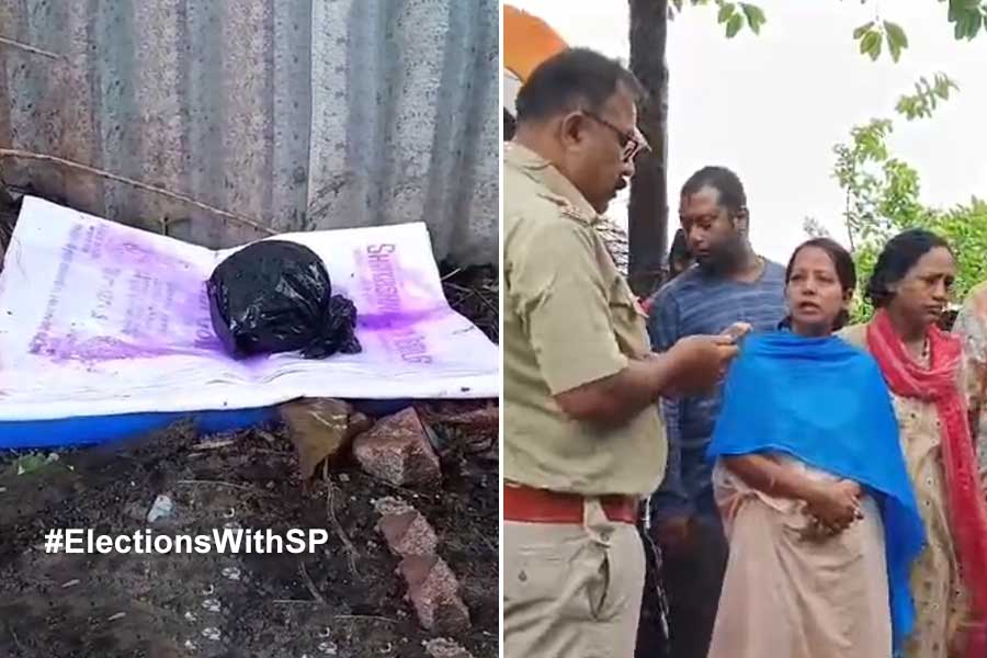 ভোটের আগের দিন বিজেপি নেতার বাড়ির সামনে সাদা থান! শোরগোল খড়দহে
