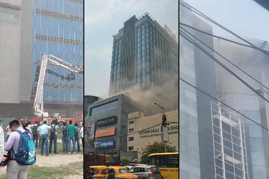 ফায়ার অ্যালার্ম বাজলেও এমার্জেন্সি গেটে আবর্জনার স্তূপ, অ্যাক্রোপলিসে চূড়ান্ত অব্যবস্থা!