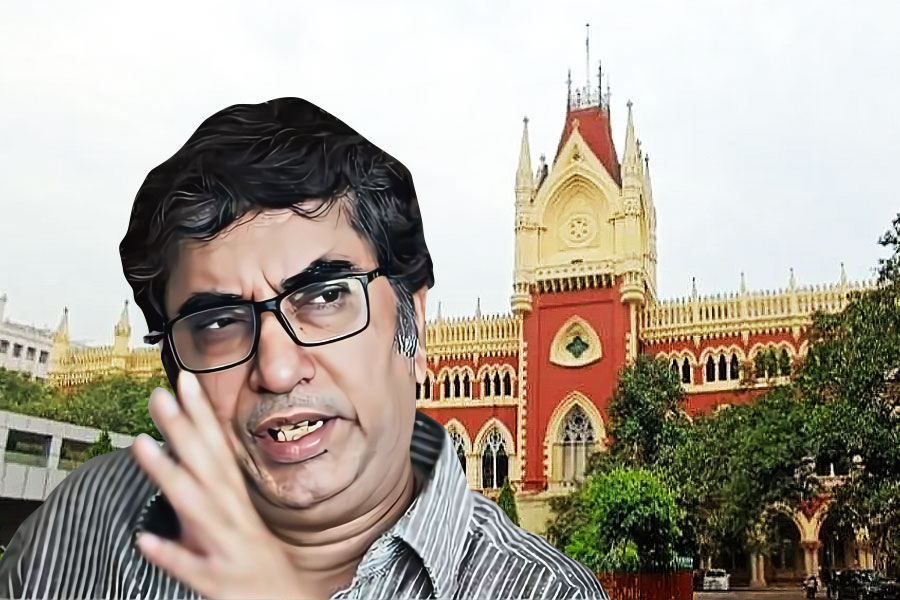 ভোটের দিন স্থানীয়দের সঙ্গে বচসার জেরে ‘শ্লীলতাহানির মামলা’, পুলিশের বিরুদ্ধে হাই কোর্টে অনীক দত্ত
