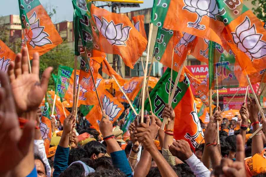 ‘নব্য’দের প্রতি খড়গহস্ত, রাজনাথ সিংয়ের বৈঠকের দিনই ধরনায় ‘বিজেপি বাঁচাও মঞ্চ’
