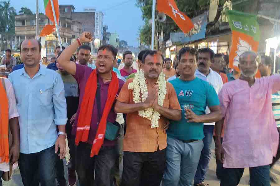 উপনির্বাচনেও বিক্ষুব্ধ কাঁটায় বিদ্ধ পদ্ম! বাগদায় নির্দল প্রার্থী RSS কর্মী