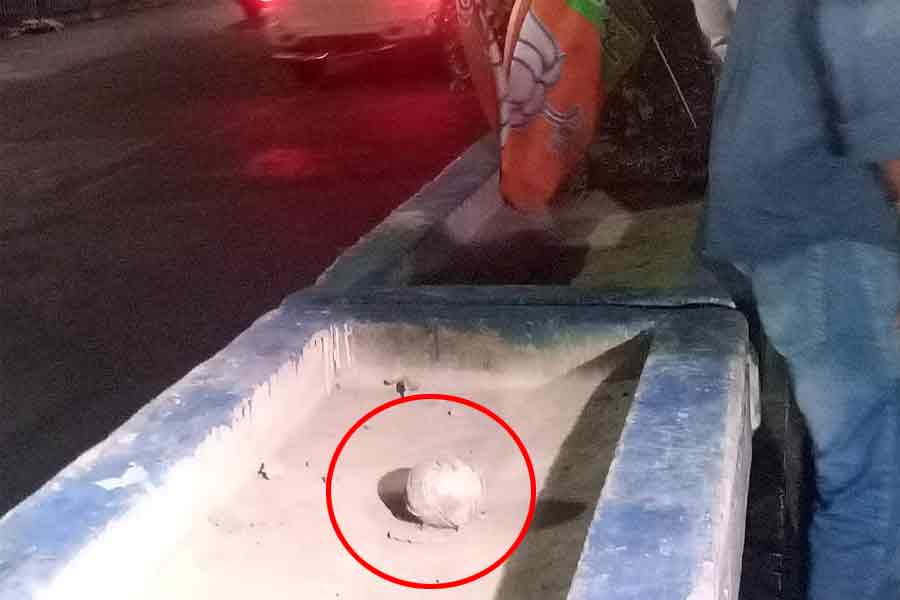 মাহেশ্বরী ভবনের সামনে গোলাকার বস্তু ঘিরে বোমাতঙ্ক! কী জানাল বম্ব স্কোয়াড?