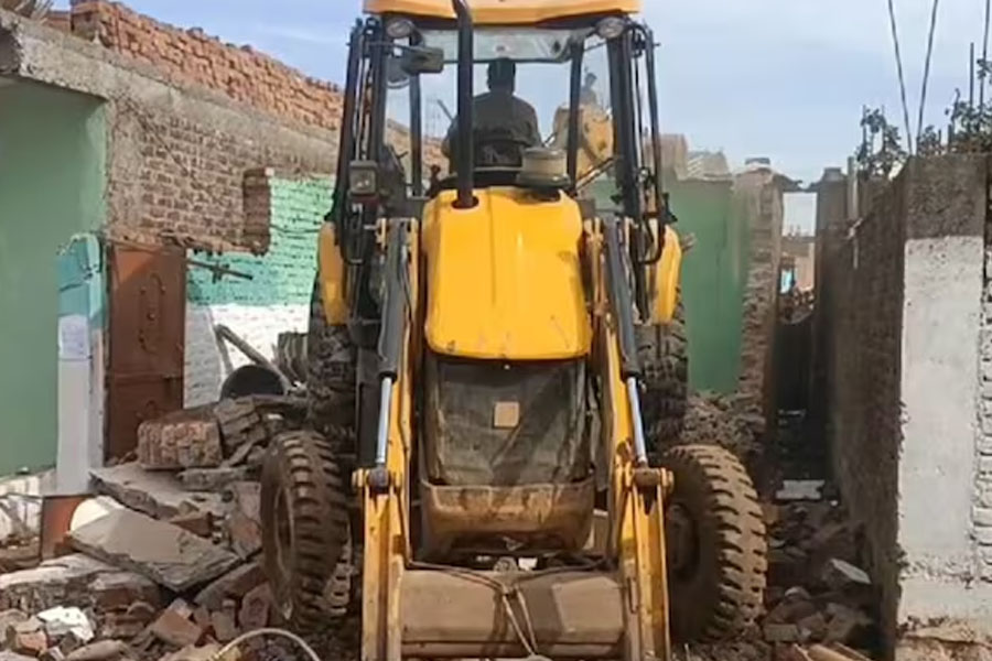 ৮২ লক্ষ টাকা ক্ষতিপূরণের নির্দেশ! বুলডোজারে ‘তালা’ দিতে বিরাট পদক্ষেপ ওড়িশা হাই কোর্টের