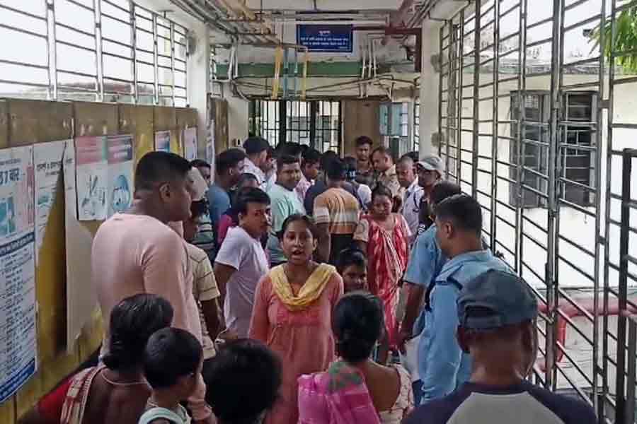 ছেলে বলেও বাবাকে দেওয়া হল কন্যাসন্তান! চন্দননগর হাসপাতালে সদ্যোজাত বদল?