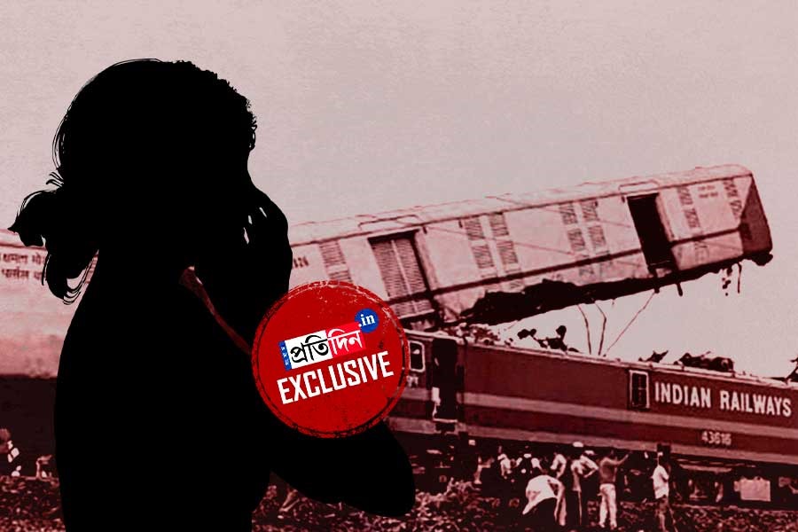 রক্তের নদী! ‘লাইফলাইনে’ই লুকিয়ে বিপদ, মৃত্যুর স্তূপে ঘুম ভাঙবে রেলের?