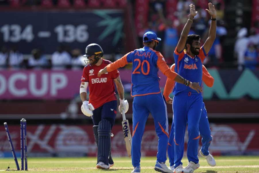 বাইশের বদলা চব্বিশে! ইংল্যান্ডকে উড়িয়ে বিশ্বকাপ ফাইনালে ভারত