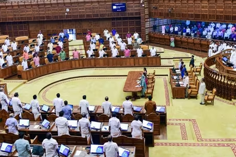 কেরল হবে কেরলম! রাজ্যের নাম বদলে বিধানসভায় সর্বসম্মতিতে প্রস্তাব পাশ