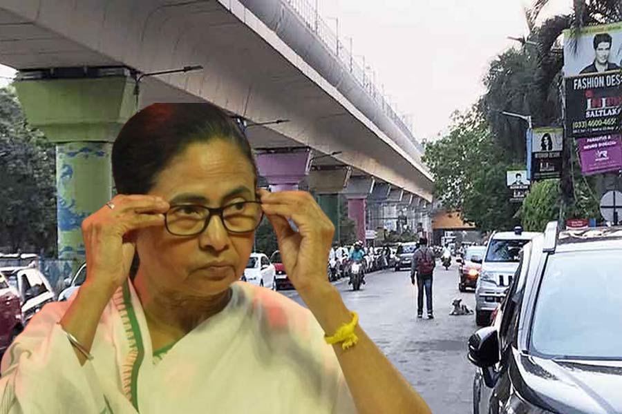 ‘কারও জমিদারি নয়’, বেআইনি পার্কিং রুখতে কড়া মমতা