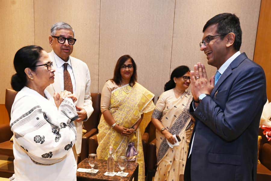 ‘বিচারব্যবস্থায় রাজনৈতিক পক্ষপাতিত্ব অনুচিত’, দেশের প্রধান বিচারপতির কাছে আর্জি মমতার