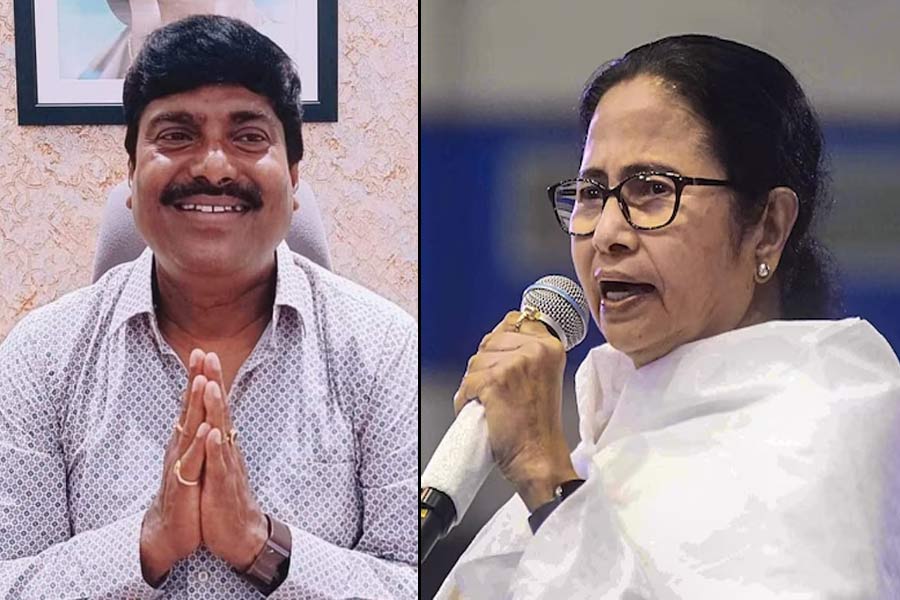 ‘দেখেছেন জেলা সভাপতিকেও গ্রেপ্তার করিয়েছি’, ‘জমি মাফিয়া’ নিয়ে ক্ষুব্ধ মমতা