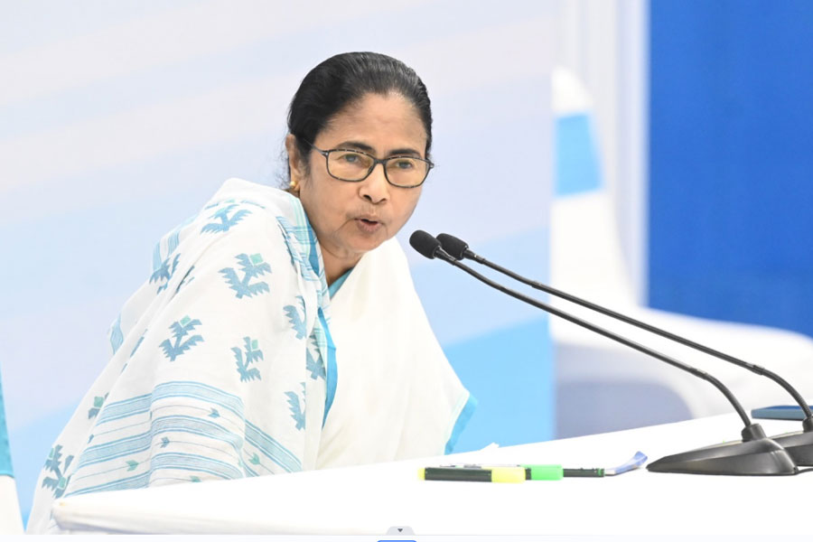 আসানসোলে পুকুর বুজিয়ে RSS কার্যালয় ভাঙা হচ্ছে না কেন? বৈঠকে প্রশ্ন ক্ষুব্ধ মুখ্যমন্ত্রীর