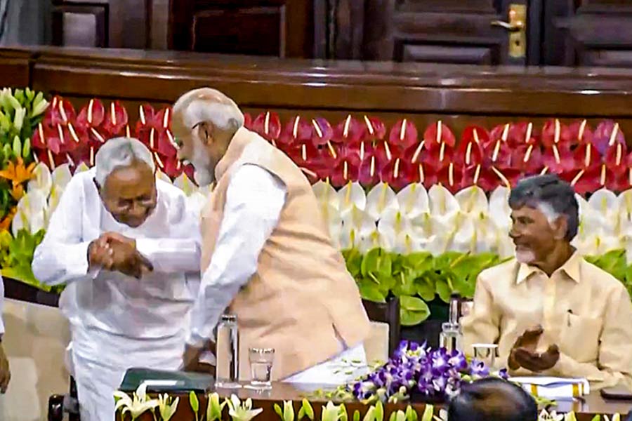 হিন্দুত্বের গনগনে আঁচ কমল! ‘রামহীন’ মোদির মুখে একত্রে চলার বার্তা