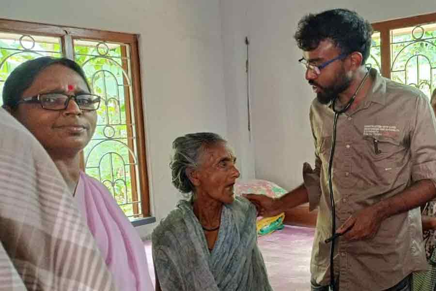 সাধের অনুষ্ঠানে খেয়ে একের পর এক অসুস্থ ১৫! ভর্তি হাসপাতালে