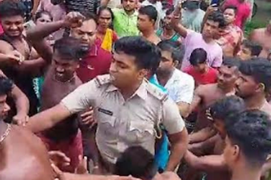 ছেলেধরা গুজবে ফের গণপিটুনি, পেট্রাপোলে যুবককে বেধড়ক মার