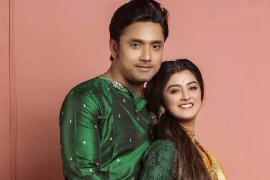 ‘বিয়ের আগেই জামাইষষ্ঠী…!’ রুবেলের পোস্ট ঘিরে জল্পনা, শ্বেতার সঙ্গে বিয়ে কবে?