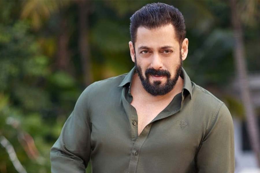 ‘ঘুম ভাঙতেই গুলির আওয়াজ…! বাড়িতে গুলিবর্ষণ কাণ্ডে ৪ ঘণ্টা ধরে সলমনের বয়ান রেকর্ড মুম্বই পুলিশের